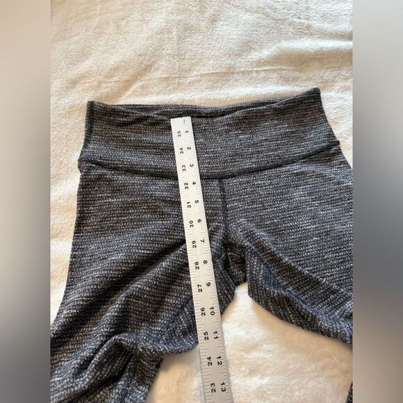 Lululemon leggings Size 8 Black Gray - Picture 3 of 7